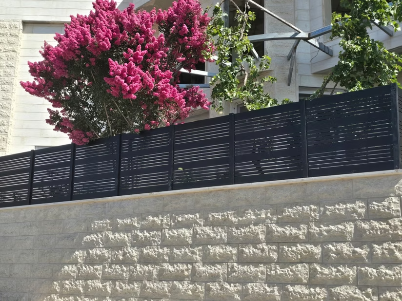 פרויקט אלומיניום של סקיי שייד — גדרות ושערים 26